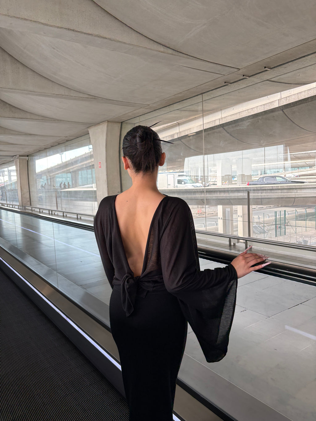 Kimono transparent noir KIORA - dos visible sous le tissus, effet sensuel