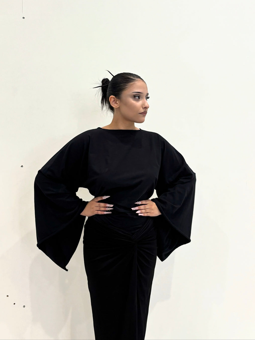 Kimono opaque noir KIORA - ceinture nouée, taille marquée
